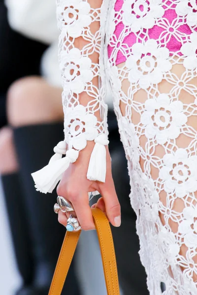Look 32